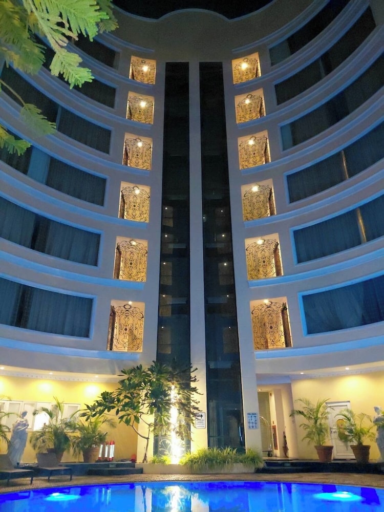 Four Seasons Place Pattaya 9/80