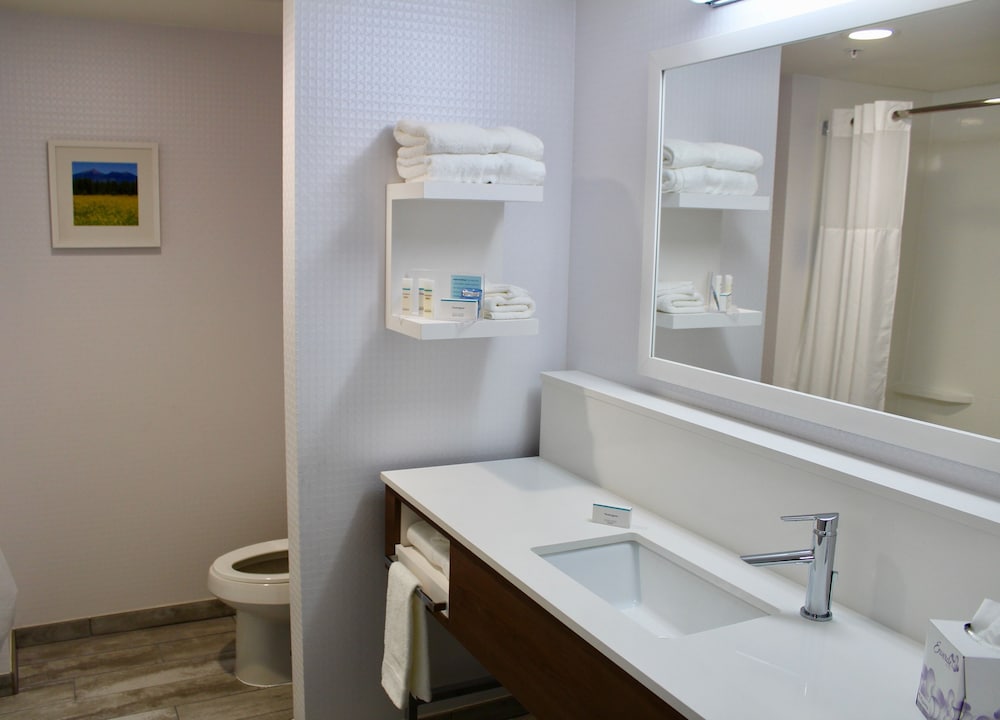 STUDIO, KING BED, ACCESSIBLE