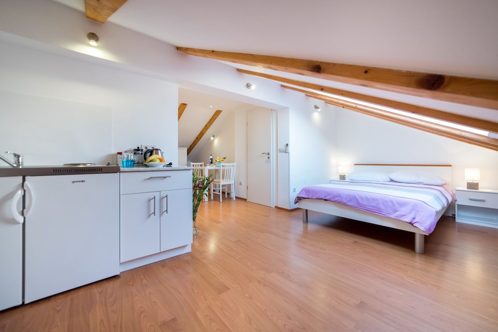 Rooms Raic 12/43