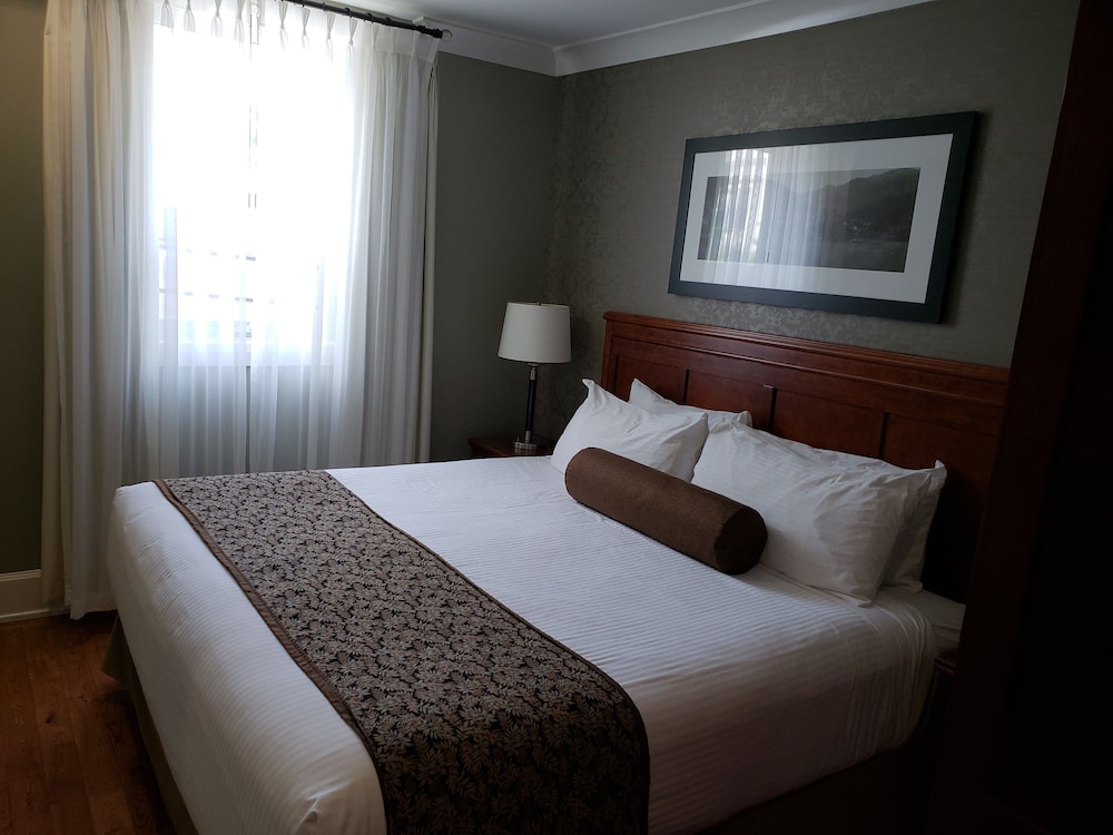 Split, Deluxe, 2 Queen Beds