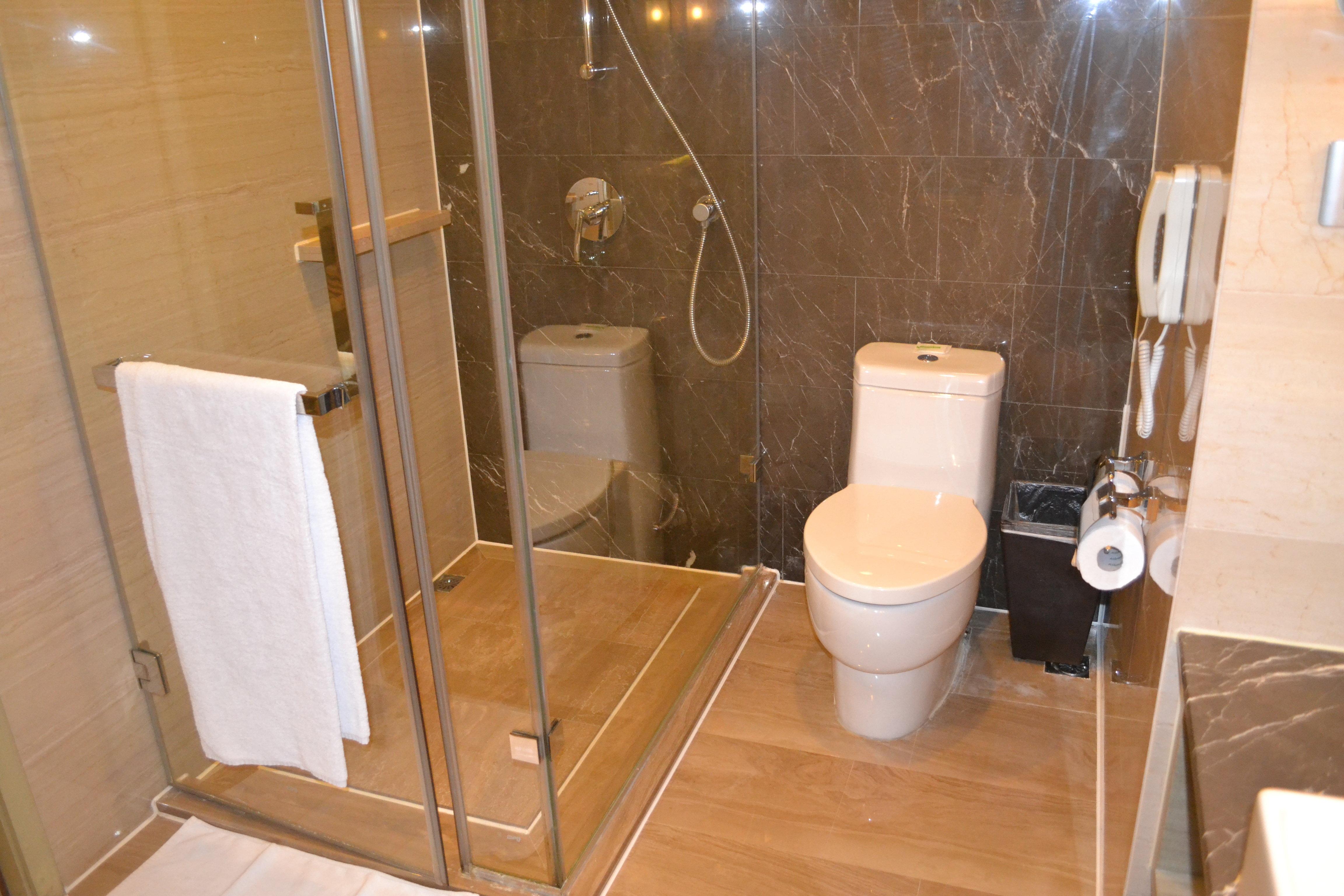 غرفة بريميوم بسرير كينج مع دخول الصالة في طابق مرتفع، HOLIDAY INN SHANGHAI SONGJIANG 2/3