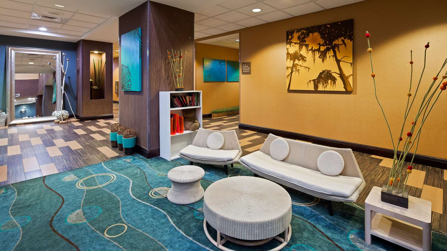 Best Western Plus Chain of Lakes Inn & Suites 15/32