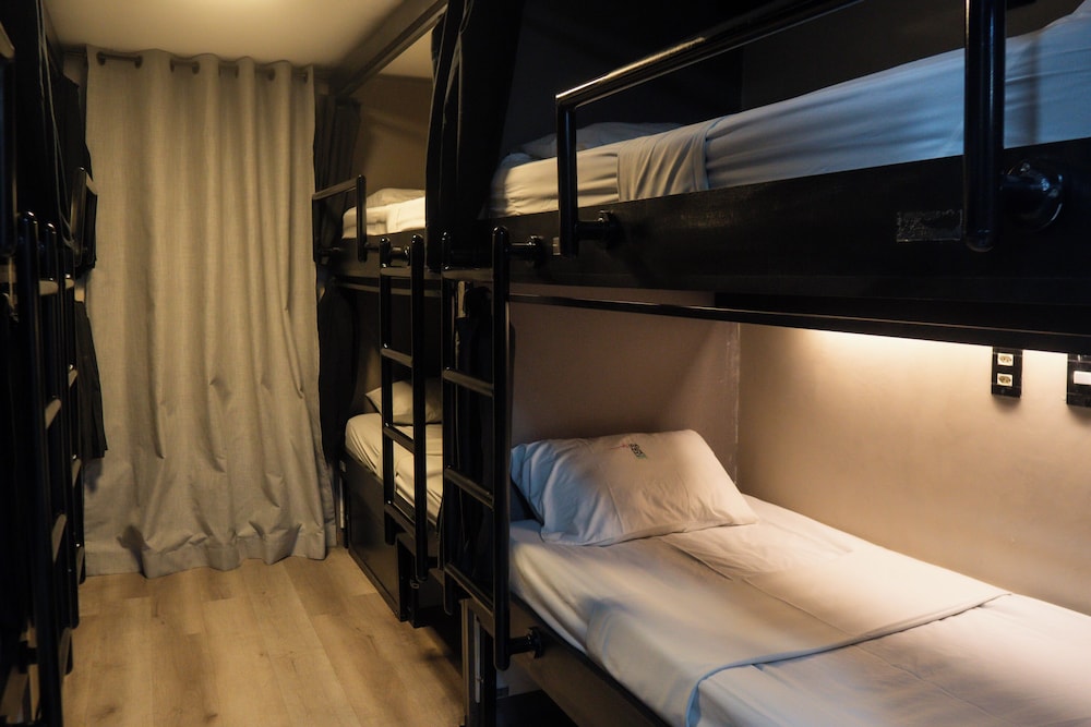 MIXED DORM, 8 BEDS