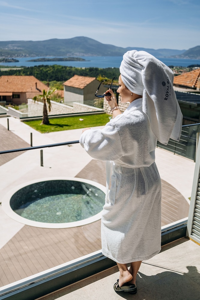 Royal Blue Resort & Residences 24/50