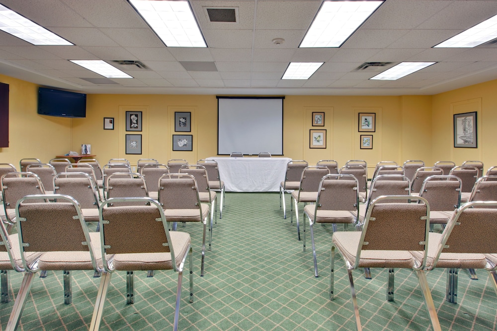 Holiday Inn Express Dryden 46/57