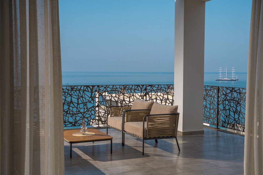 Glow Boutique Hotel & Suites 40/50