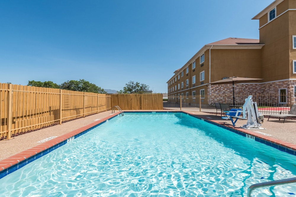 Days Inn Suites By Wyndham Cleburne Tx 1/42
