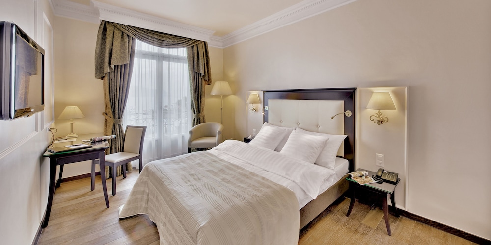 Grand Hotel Suisse Majestic 20/53