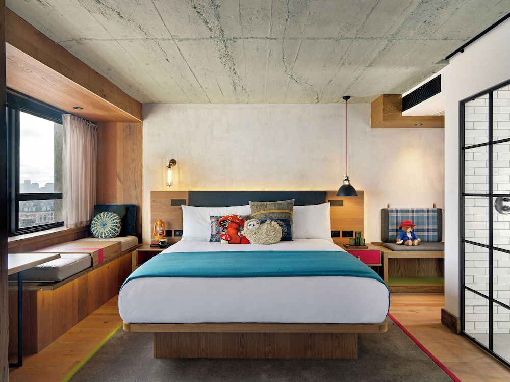 Room at Treehouse Hotel London, LONDON