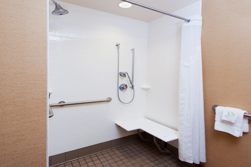 Holiday Inn Express Hotel And Suites Jackson Northeast 19/55