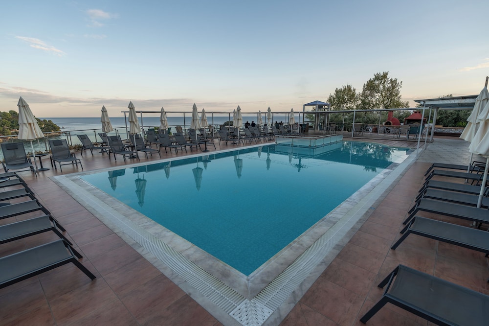 La Luna Hotel 32/50