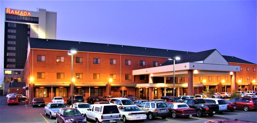 Ramada By Wyndham Topeka Downtown Hotel And Convention Center 1/36