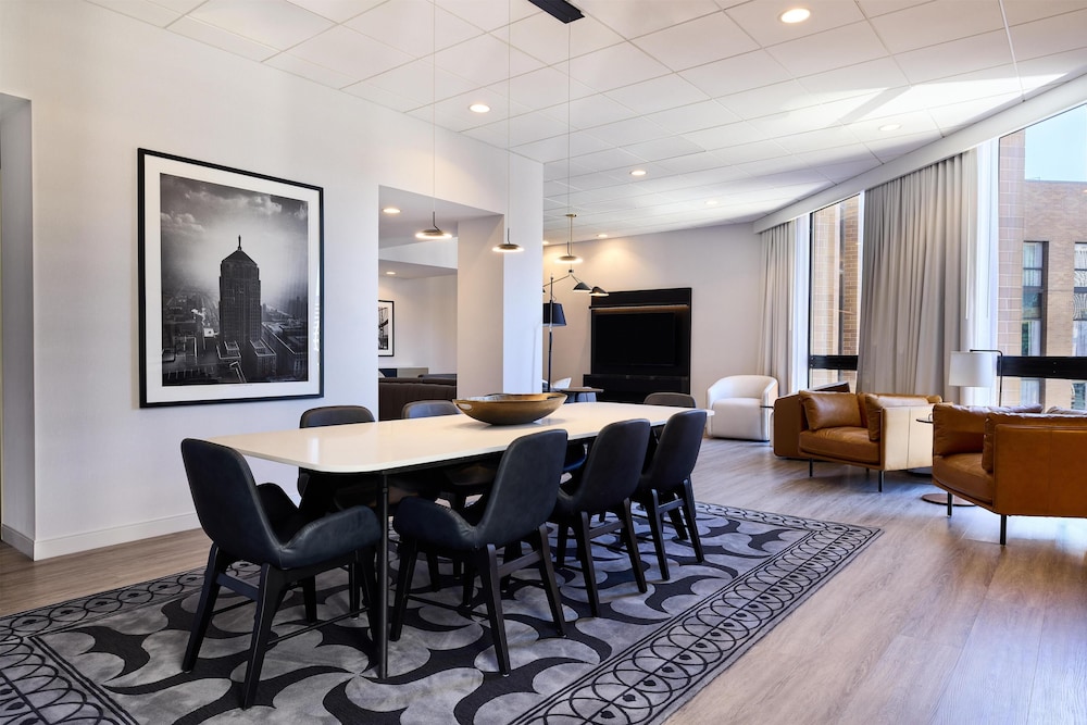 Hyatt Regency Chicago 59/66