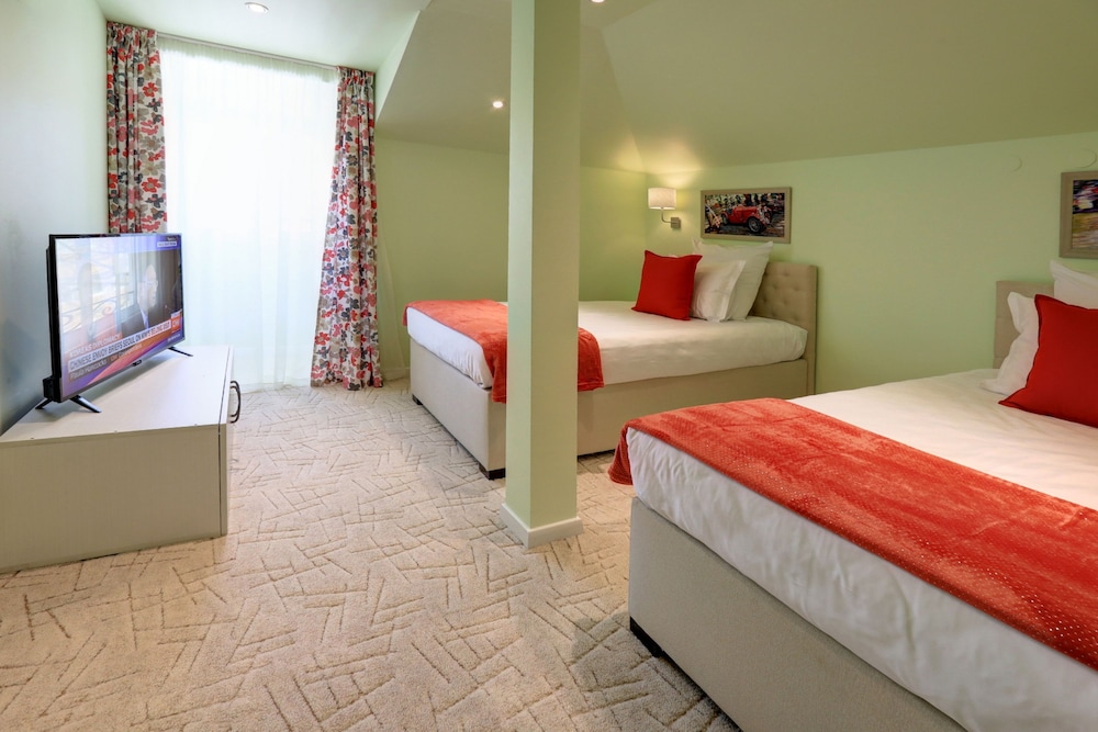 Standard, Twin Beds, Private Bathroom