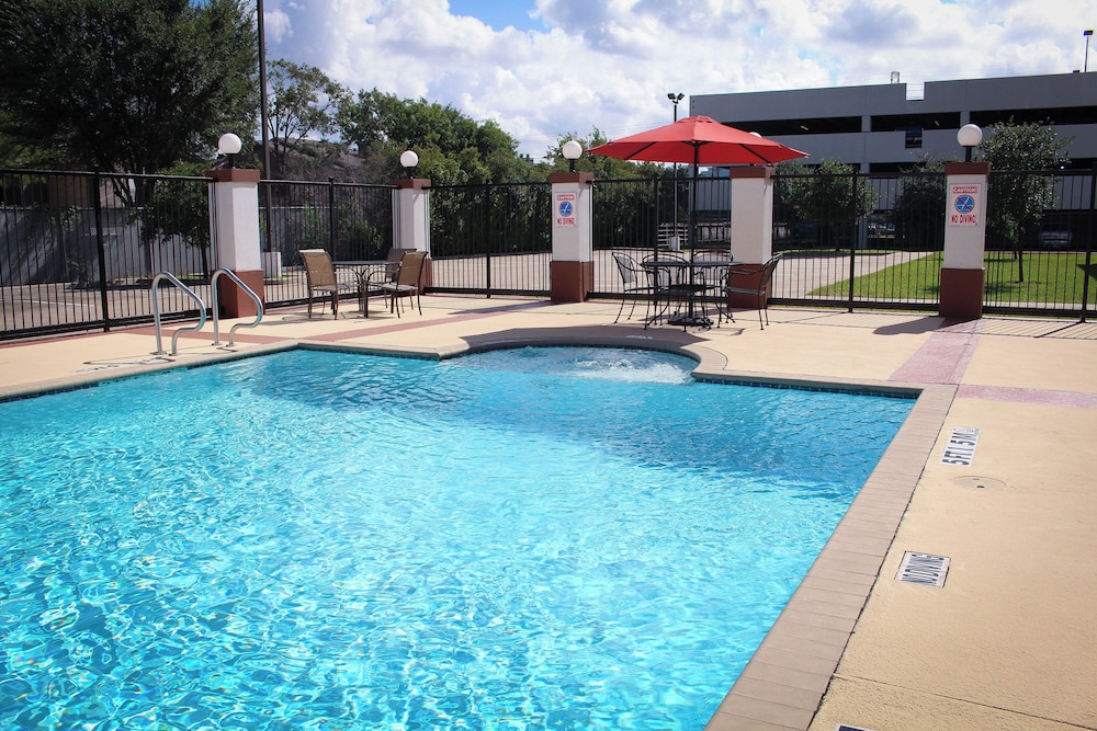 Candlewood Suites Houston Westchase Westheimer 19/39