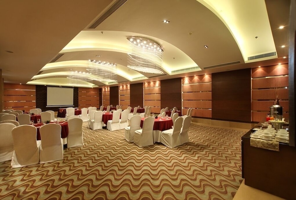 Fortune Select SG Highway, Ahmedabad - Member ITC Hotels Group 35/39