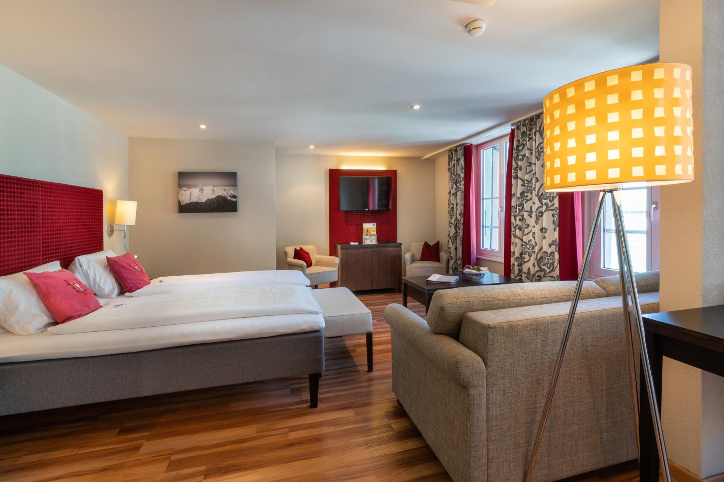 Junior Suite, Queen Bed, Sofa