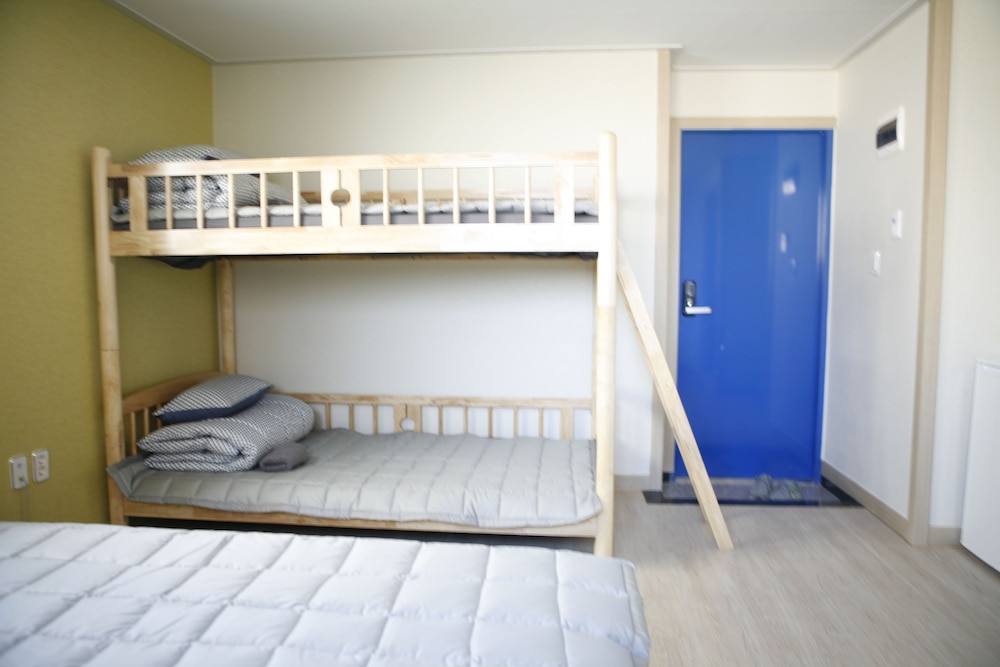 Twin Rabbit Guesthouse 24/51