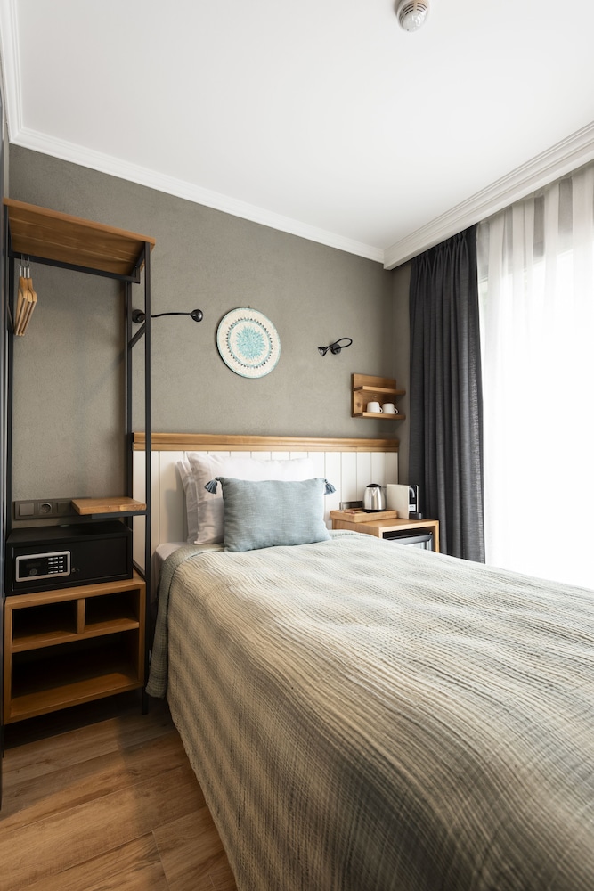 Petrion Hotel 16/50
