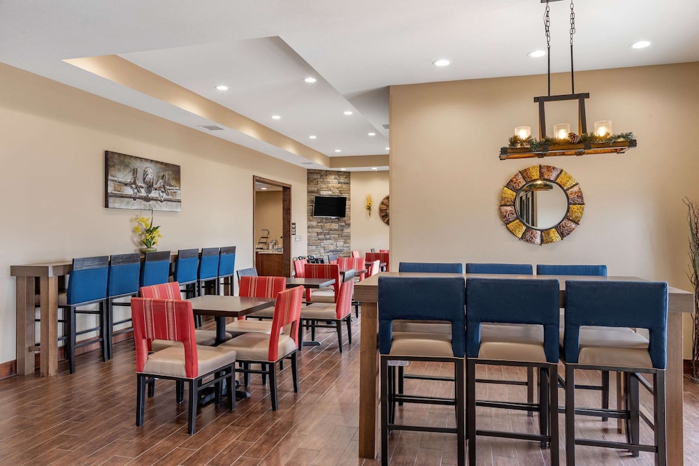 Comfort Inn & Suites Augusta KS 21/31