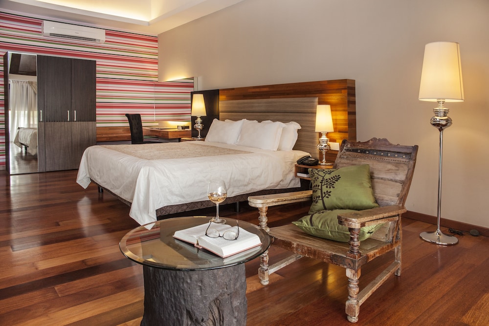 The Ranee Boutique Suites 64/74