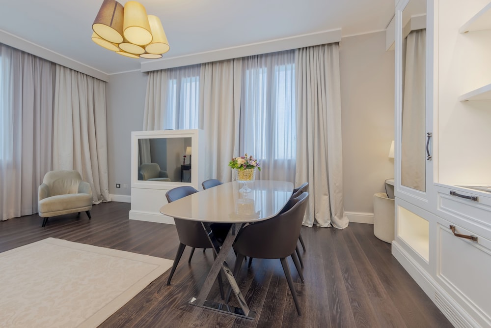 Hotel Grande Italia 110/119