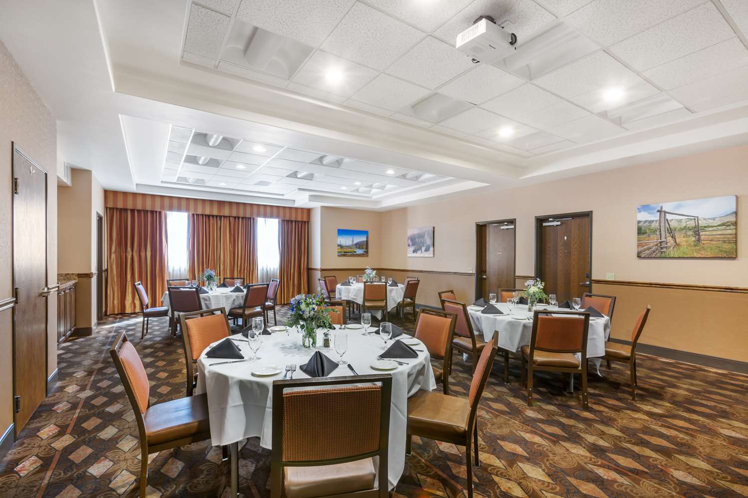 Best Western Premier Ivy Inn And Suites 33/44