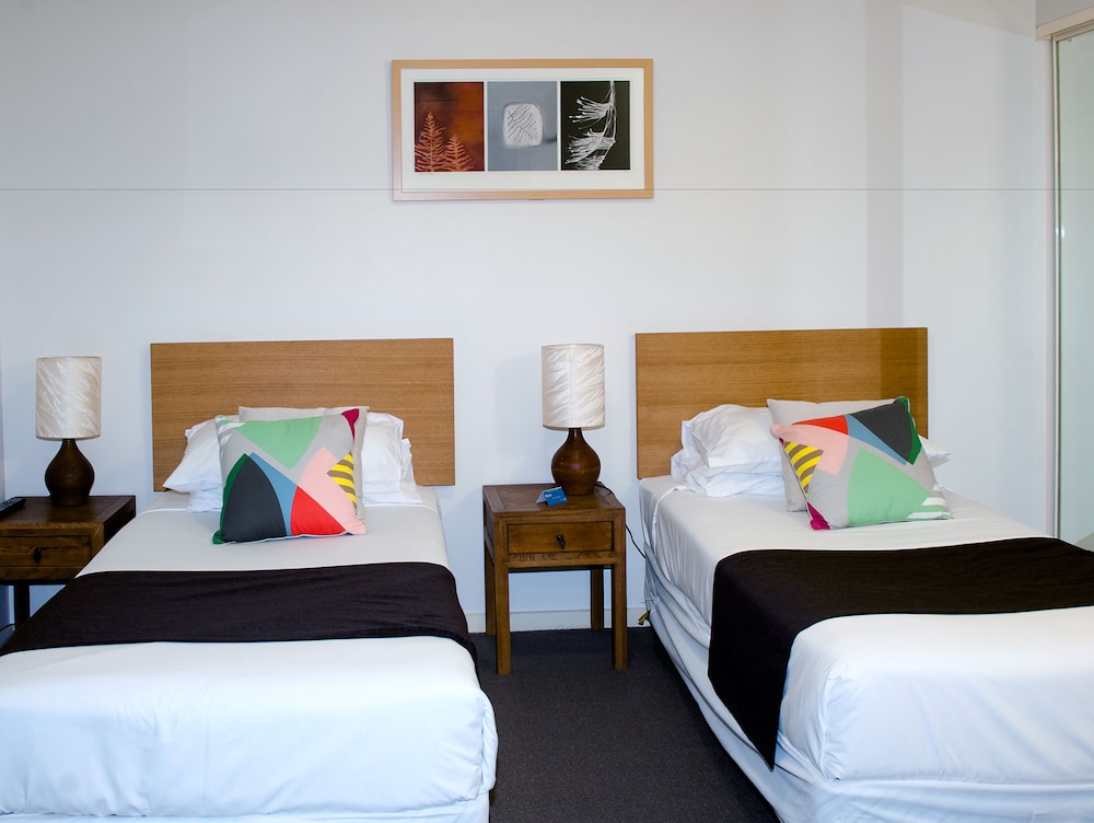 SCARBOROUGH BEACH RESORT 25/72