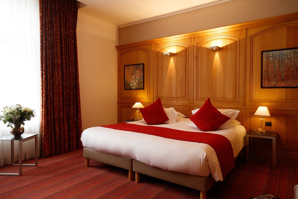 Hotel de Bourgtheroulde, Autograph Collection 8/38
