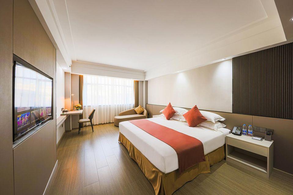 Elegant, King Bed, Queen Bed