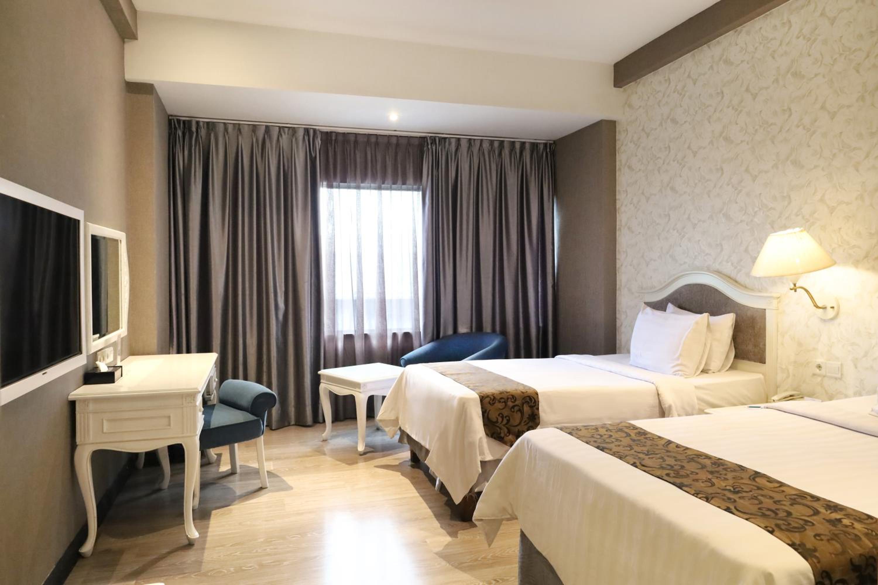 SUPERIOR, DELUXE, TWIN BEDS