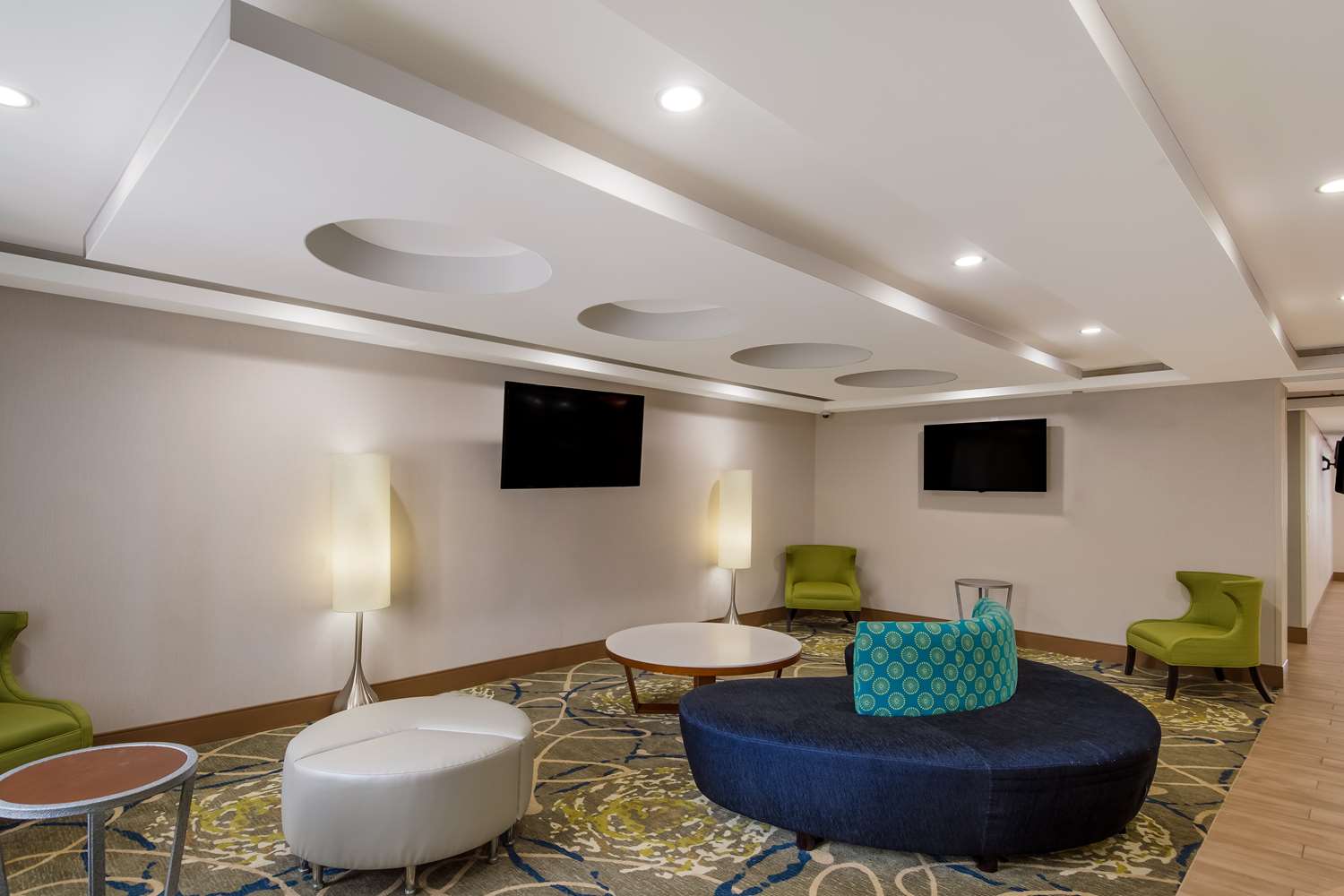 Spark by Hilton Milford Boston 13/16