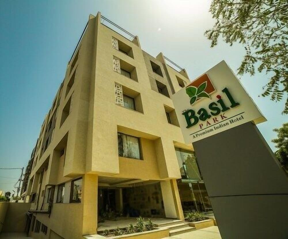 THE BASIL PARK 1/19