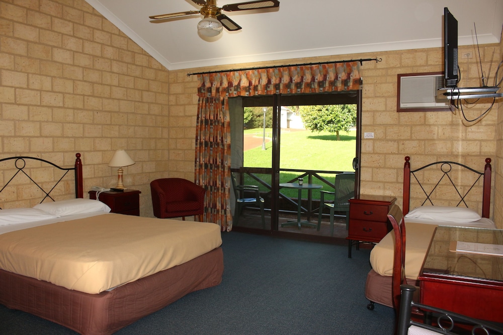 Karri Forest Motel 15/36