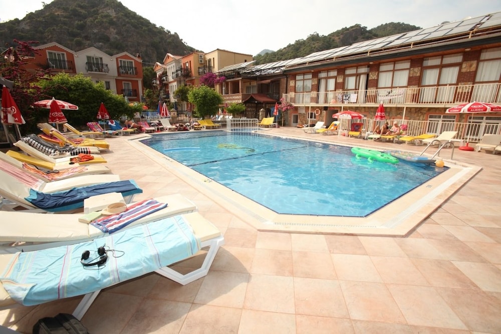 Turk Hotel 41/46