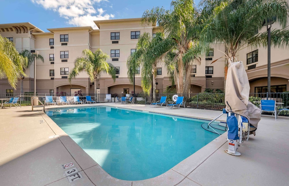 Crestwood Suites Lakeland 62/63