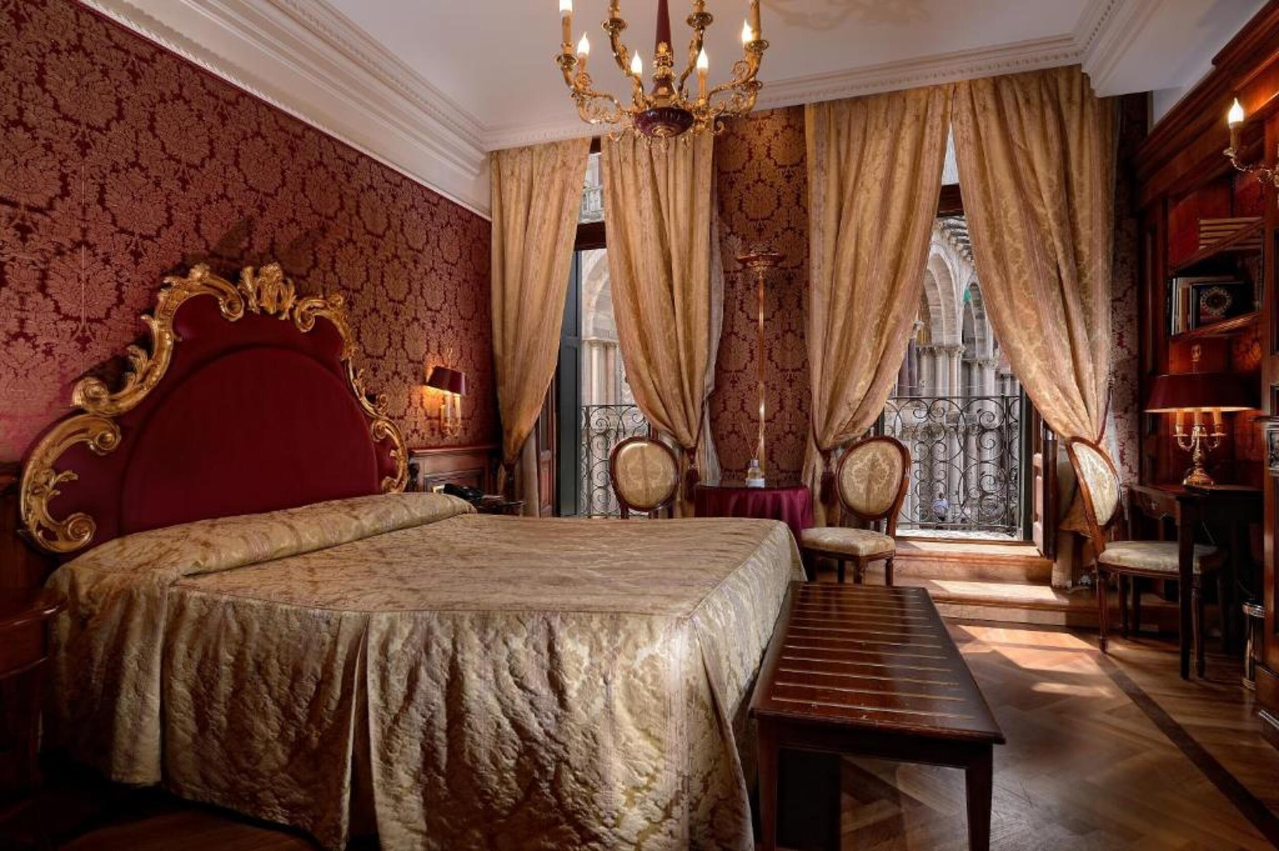 Superior, Double Bed, Station View