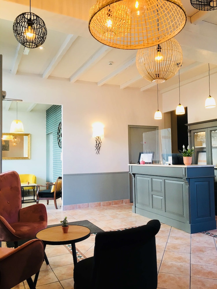 Brit Hotel Acacias 7/69