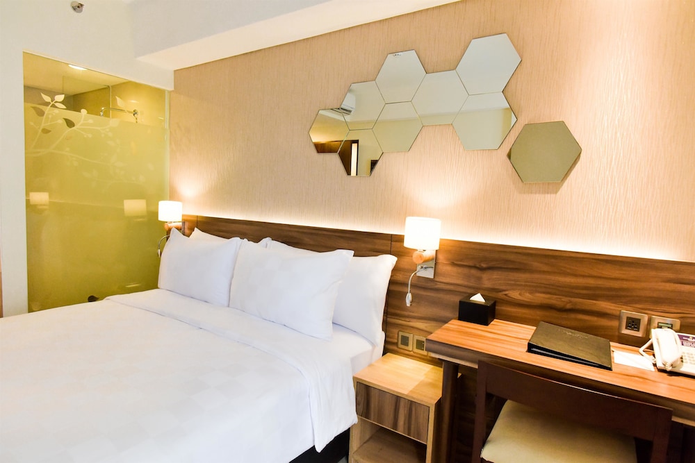 Golden Tulip Essential 16/50