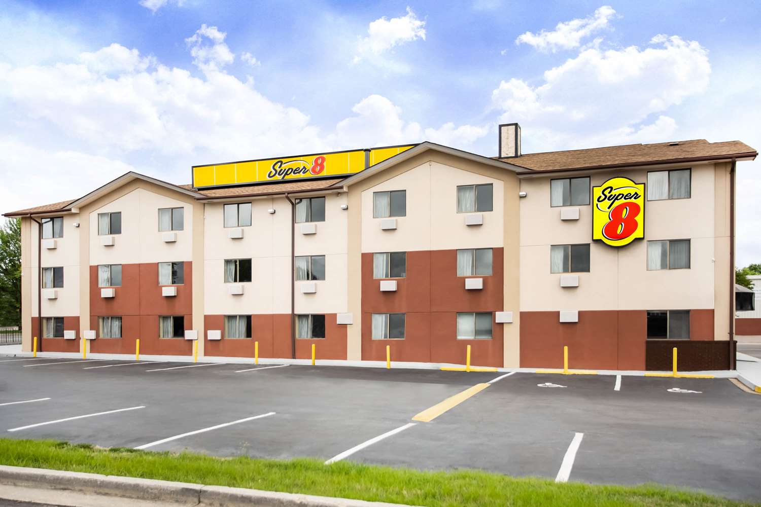 Super 8 by Wyndham Chester/Richmond Area 19/21