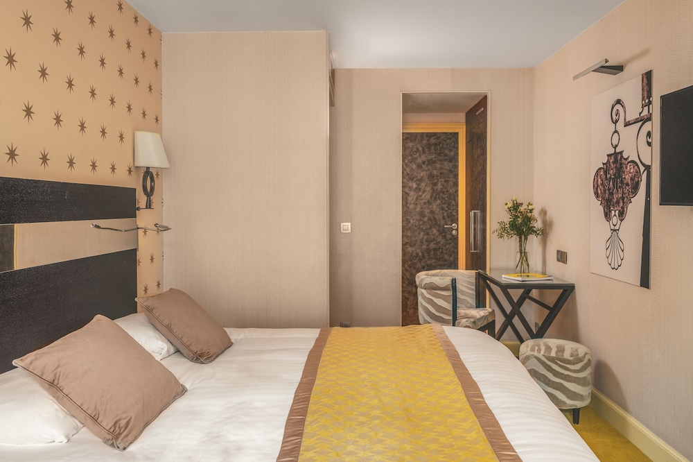 DELUXE, TRIPLE, DOUBLE BED, SOFA