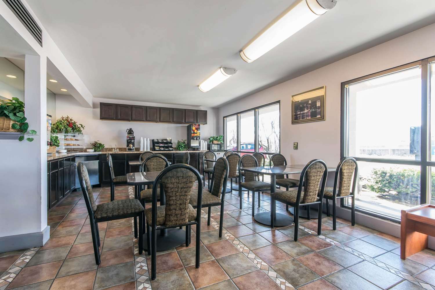Studio6 Suites Louisville, KY - Airport Expo Center 18/27