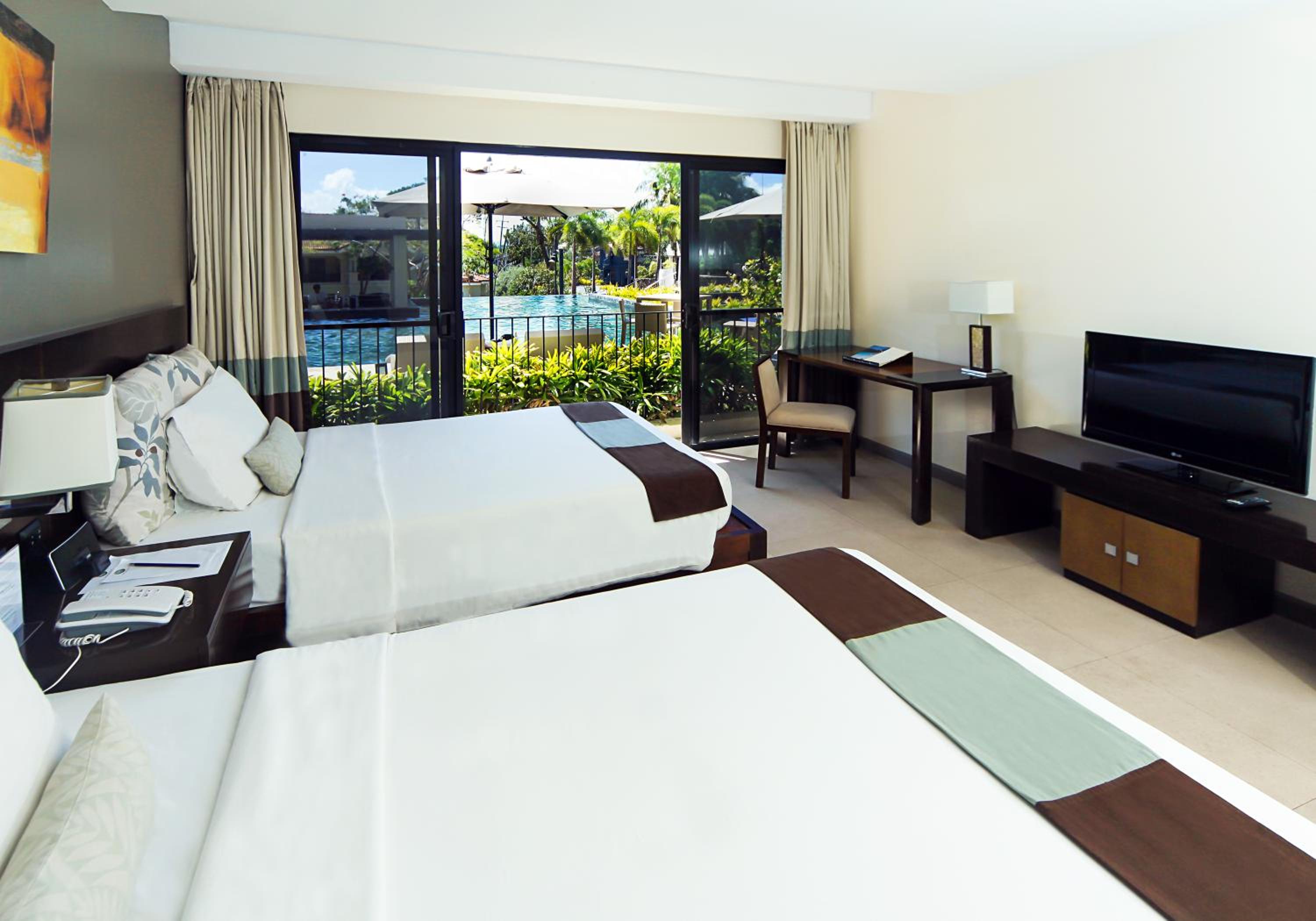 غرفة بريميير بإطلالة على المسبح، Fairways And Bluewater Newcoast Boracay 7/10