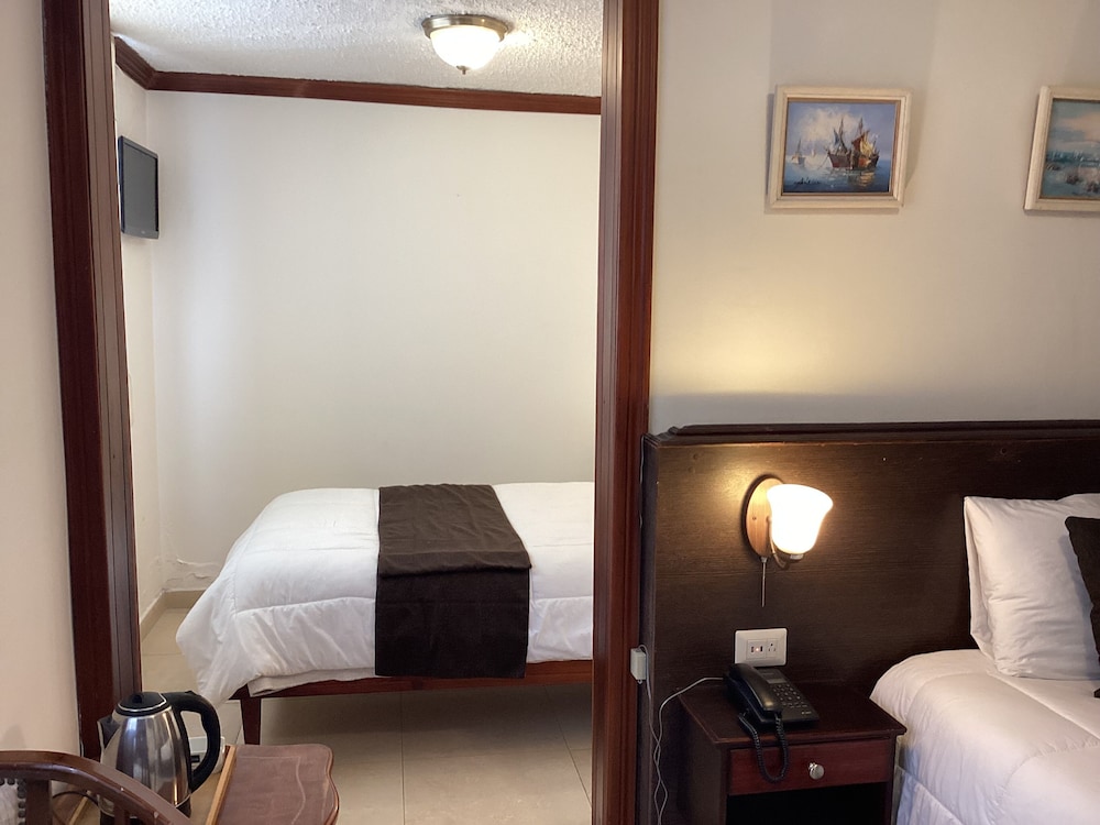 Hostal Mitad Del Mundo 31/69