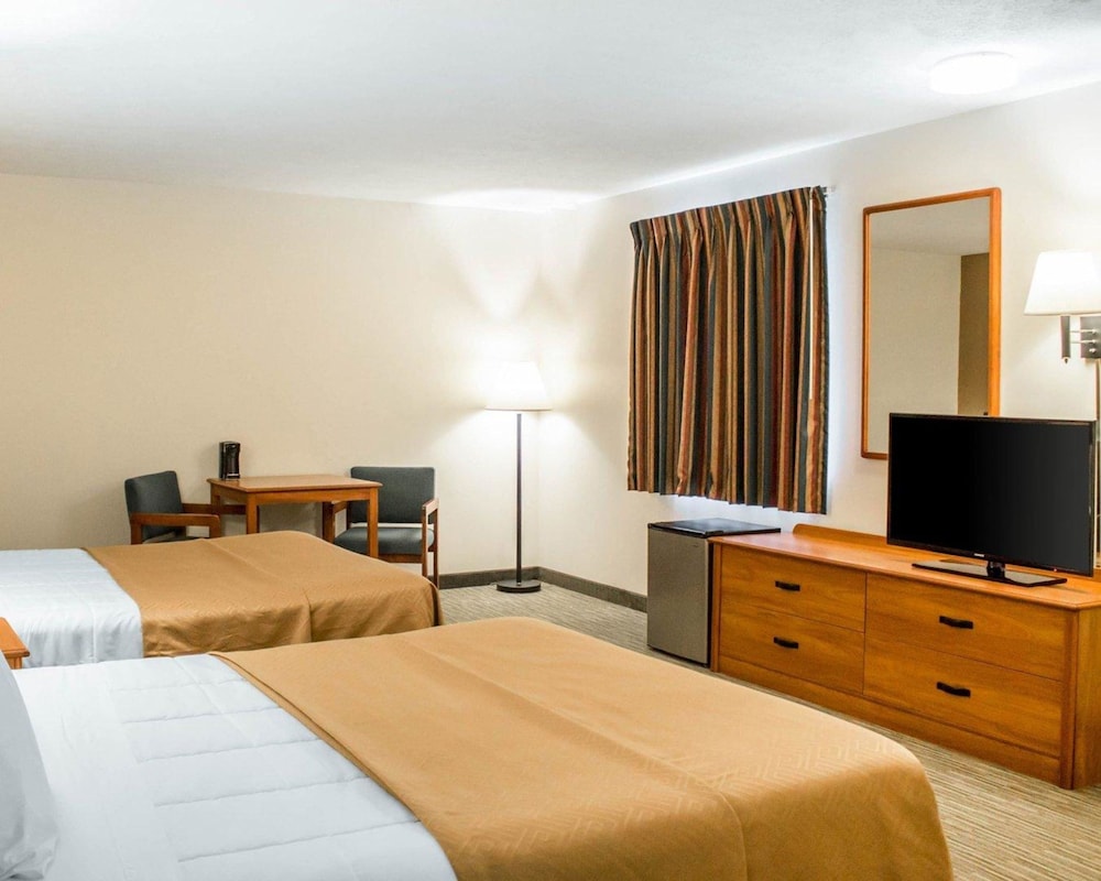 Econo Lodge Elkhart North 14/27