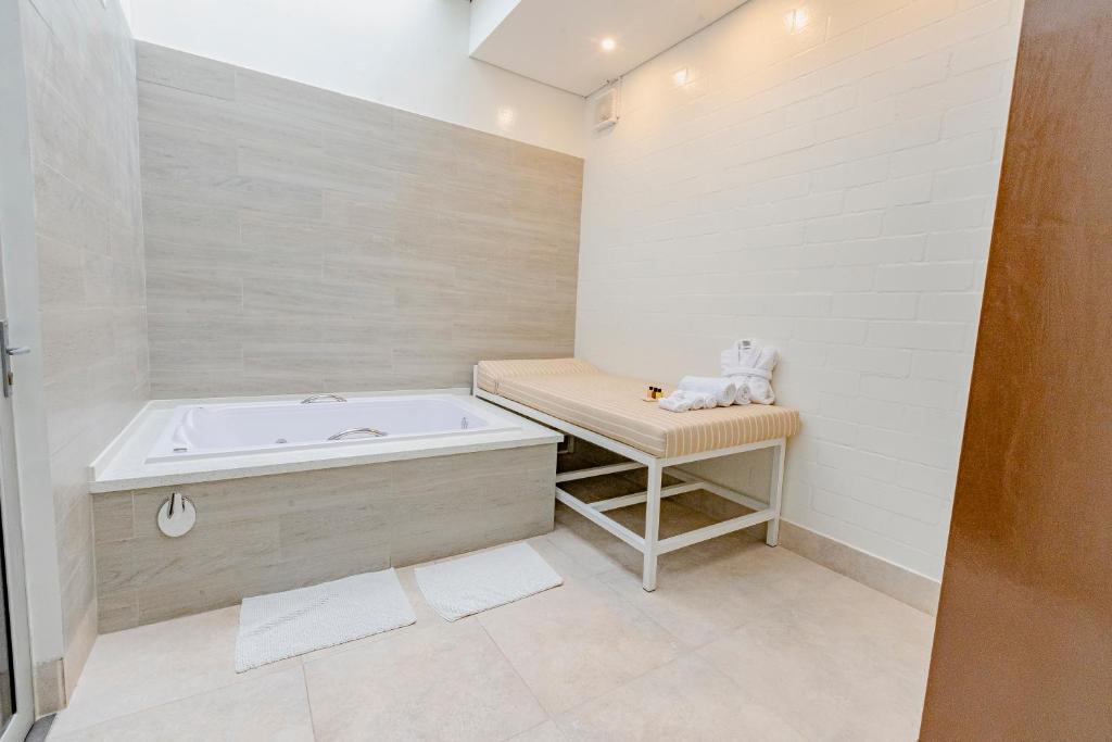 غرفة بسرير مزدوج بجاكوزي، Hotel Du Parc 4/5