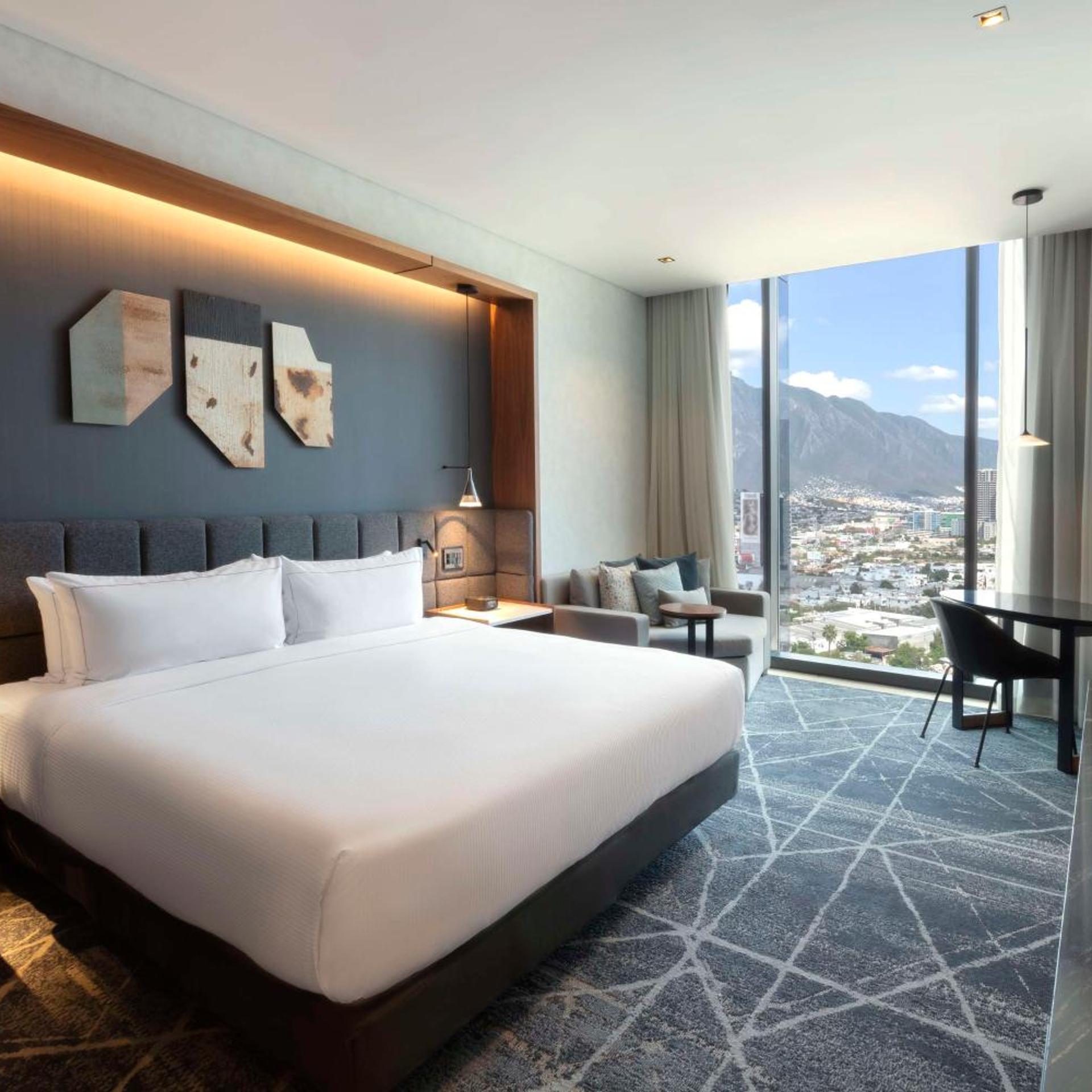 ROOM, KING BED, EXECUTIVE LEVEL