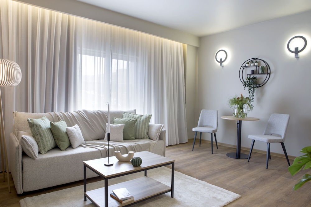 Zeus Essence Bucharest, Trademark Collection by Wyndham 37/65