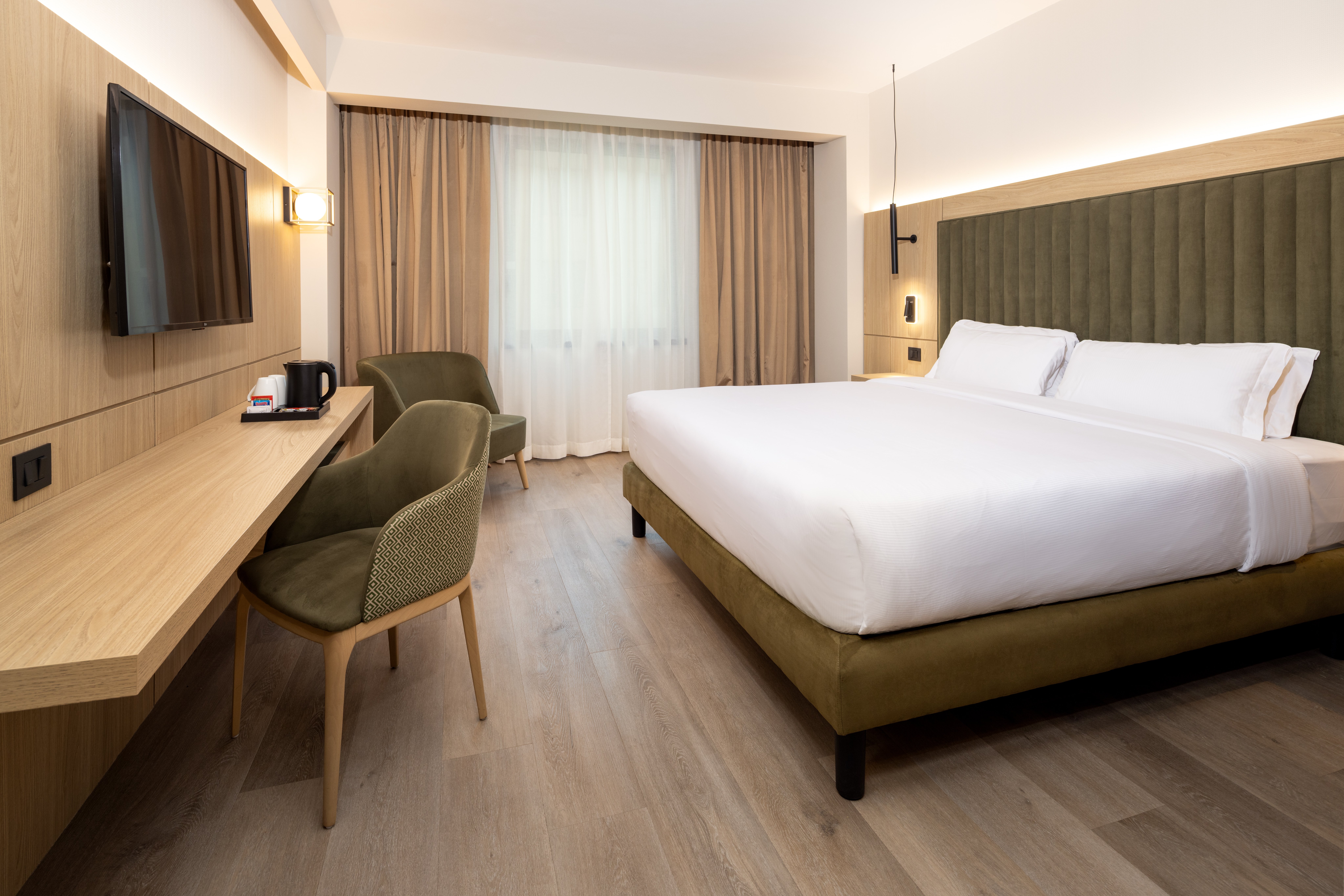 HOLIDAY INN NAPLES 26/78