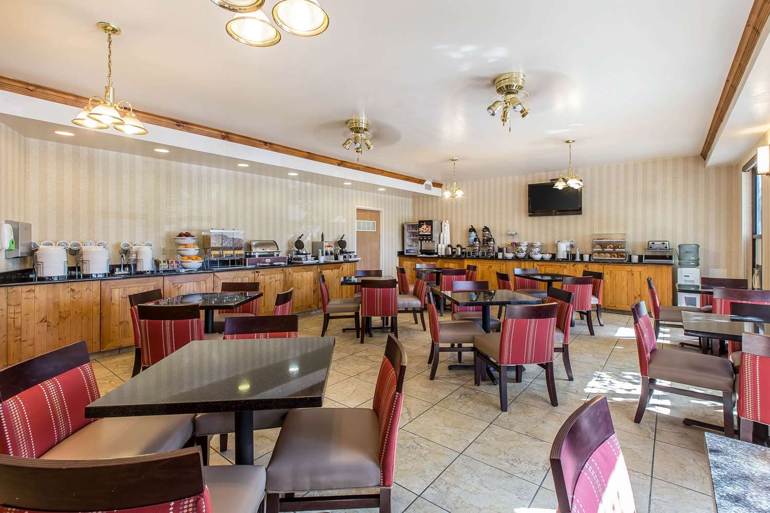 Comfort Suites Summit County Dillon, CO 27/37